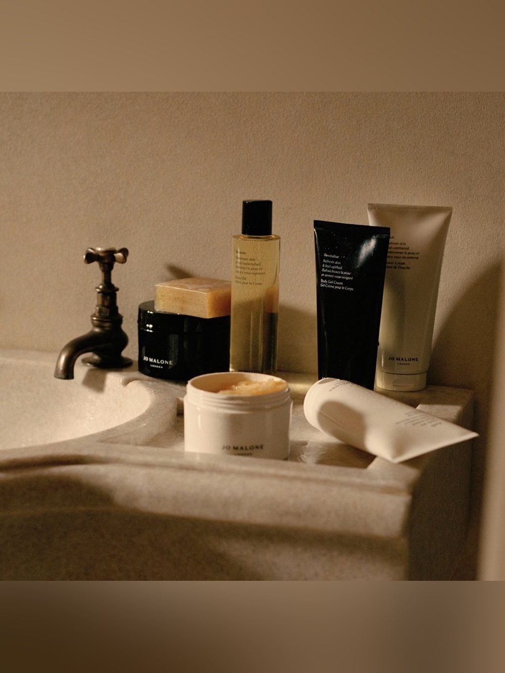 Jo Malone Purify Shower Gel - Picture 3 of 4